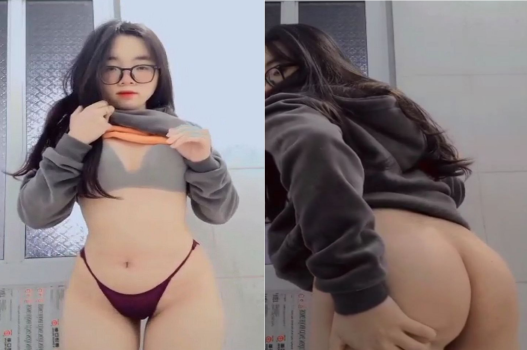Kính cận quyến rũ khoe vòng 1 đầy đặn